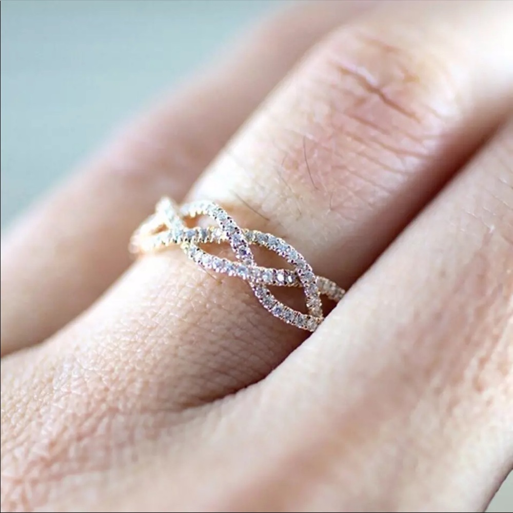 New Zircon Twist Geometric Ring Bride style female - Picture 2 of 5